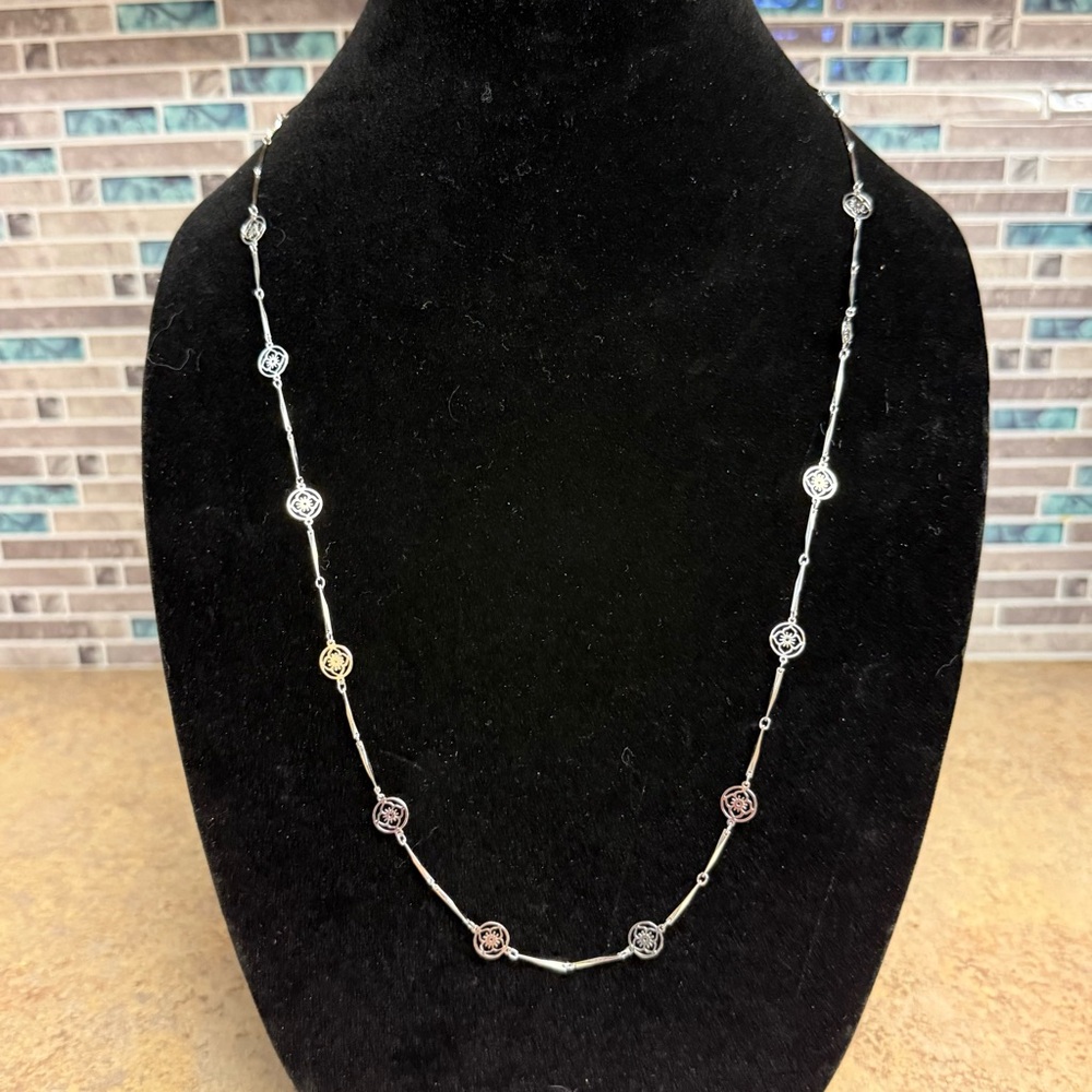 Vintage 1979 Avon Flowerlace necklace